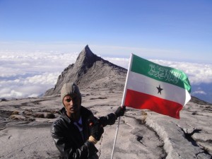 Somaliland Flag On The Highest Mountain In South East Asia. Ahmed Mahdi of the Towers university participated a tour with other 35 students comprising 26 international students from 26 different countries.
